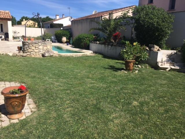 Coquet 2 Pieces Au Calme Avec Piscine Villa Fontvieille Eksteriør bilde